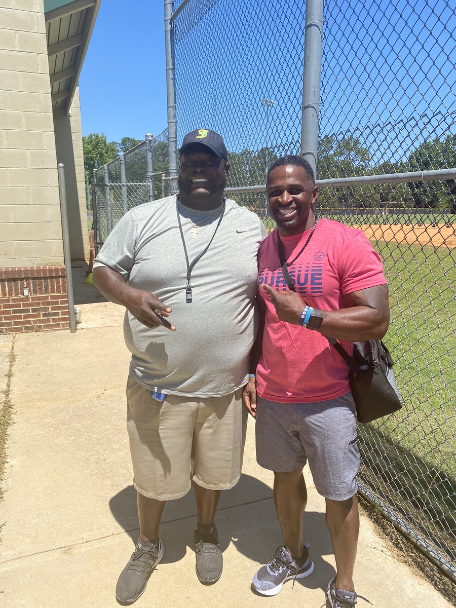 ervin_mack's tweet photo. Workouts are going strong and so is FCA. Great conversations today of how good God is w/my man Coach Dean! Excited to bring FCA to the Hornets’ football program & their campus. Shout out to the AD & admin for the desire of FCA to @CAJHornets. #richlandcountyiseeyou #FCATakeover https://t.co/FQLtC1ATec