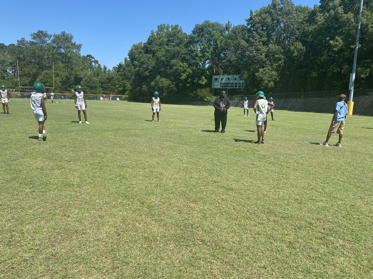 ervin_mack's tweet photo. Workouts are going strong and so is FCA. Great conversations today of how good God is w/my man Coach Dean! Excited to bring FCA to the Hornets’ football program & their campus. Shout out to the AD & admin for the desire of FCA to @CAJHornets. #richlandcountyiseeyou #FCATakeover https://t.co/FQLtC1ATec