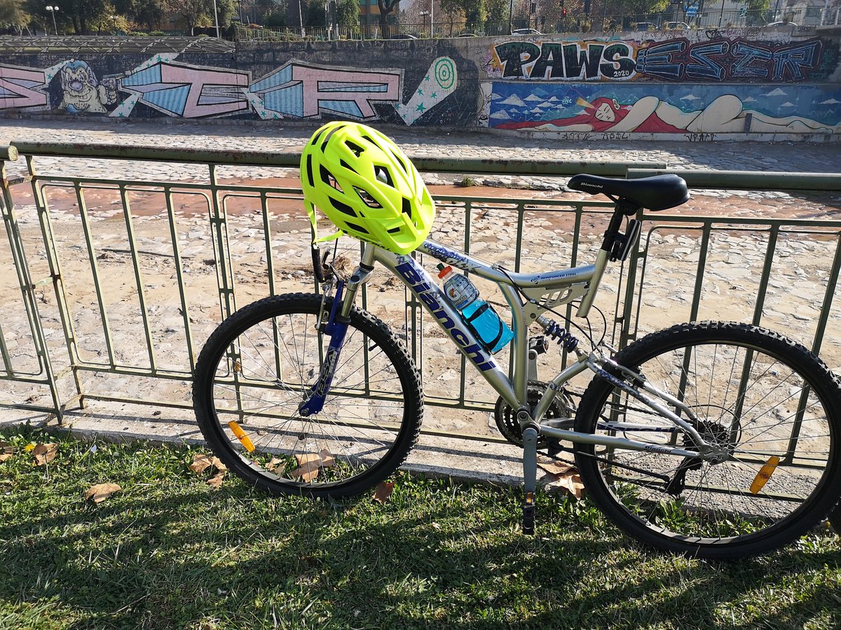 No sé ustedes, pero yo amo a mi bici 🥰 Me apaña a todos lados, cuando se me da la gana y las veces que quiera. #FelizJueves