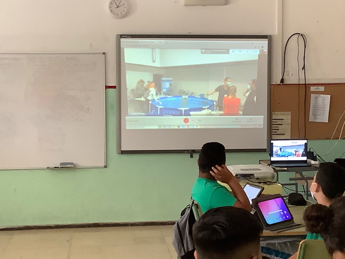 CTagoror's tweet photo. Hoy, alumnado de sexto de Primaria de nuestro centro ha participado en el encuentro final del Proyecto #PrimROV dirigiendo sus barcos🛳 por control remoto @cepgcsur @EducacionCan https://t.co/1pmQUC0V0s