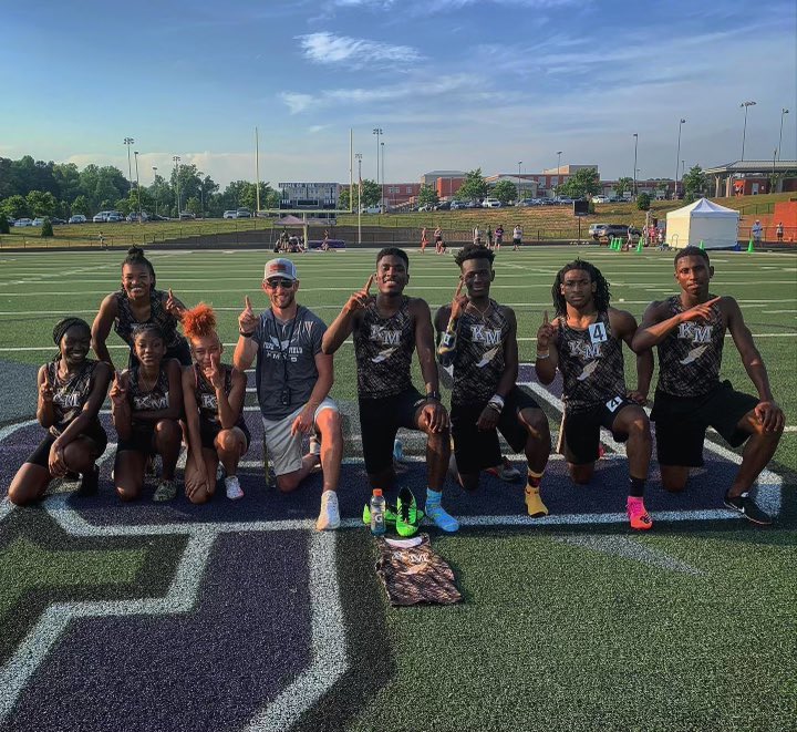 JaylenMims1's tweet photo. Regional meet in less than 24 hours.  Wish us luck.  We’re on a mission.  #businessmeeting #chasinggold https://t.co/NL7HLJqDd7