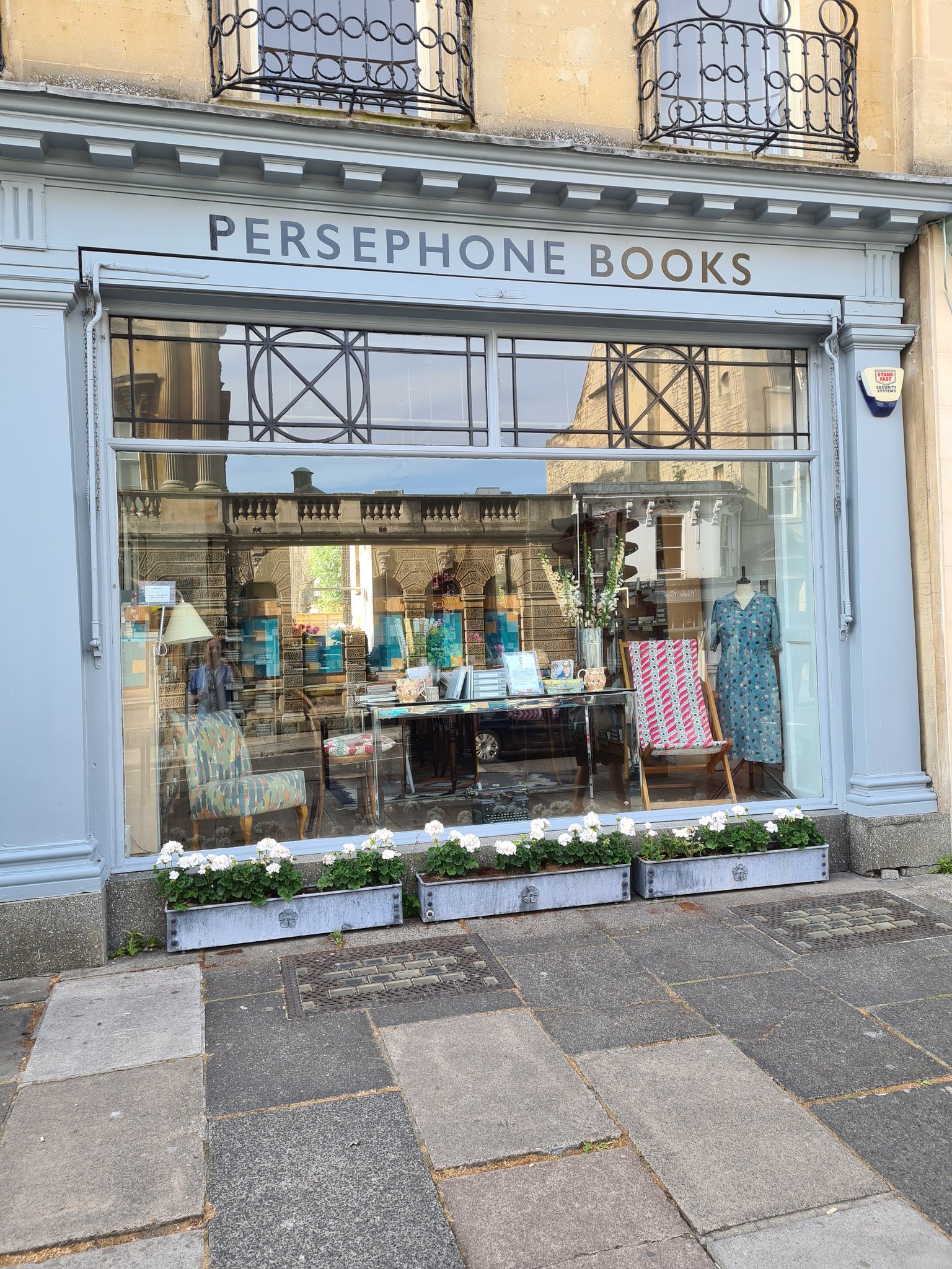 La librairie Persephone Books quitte Londres pour Bath ! E4HL2MMXIAMEnpg?format=jpg&name=large