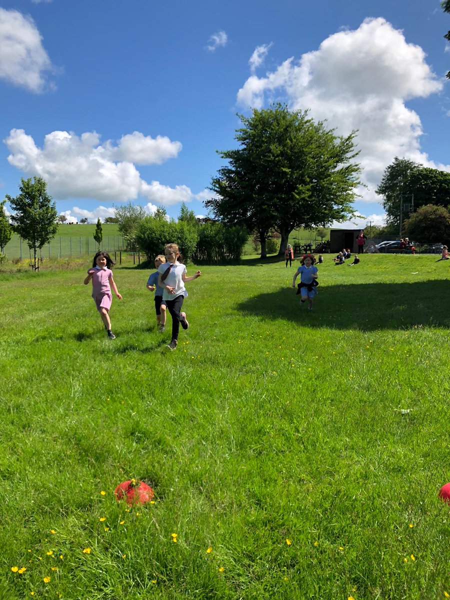 crosshill_ps's tweet photo. Some fun in the sun today ☀ #SACActiveSchools #letsshift #CrosshillClass2 #CrosshillClass1 #Races #GreatFun https://t.co/CLIsAiaFqQ
