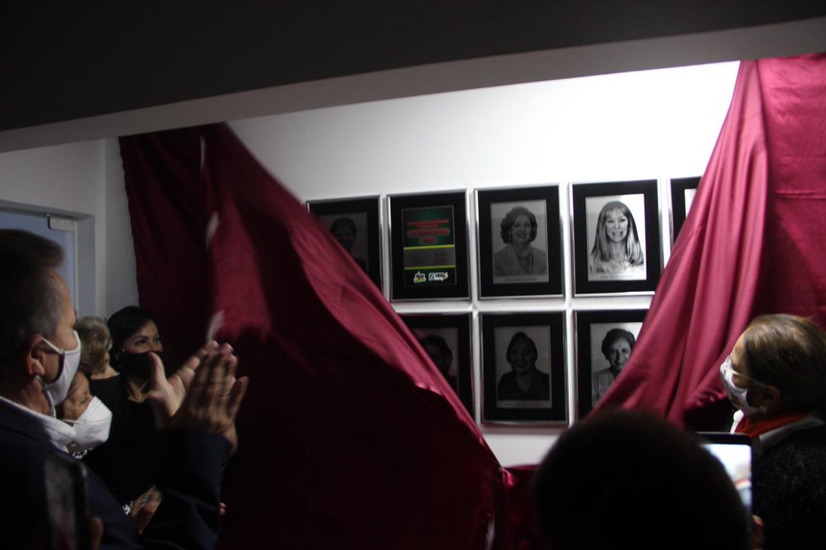 maldaner_celso's tweet photo. Na sede do diretório estadual do MDB de Santa Catarina que eu fiz questão de reformar, uma galeria de ex-presidentes do MDB Mulher e primeiras-damas foi apresentada hoje. Reconhecer a importância delas e cooperar para o seu empoderamento é nosso compromisso. #MDBMulher #MDBSC https://t.co/9ApUQo45BA