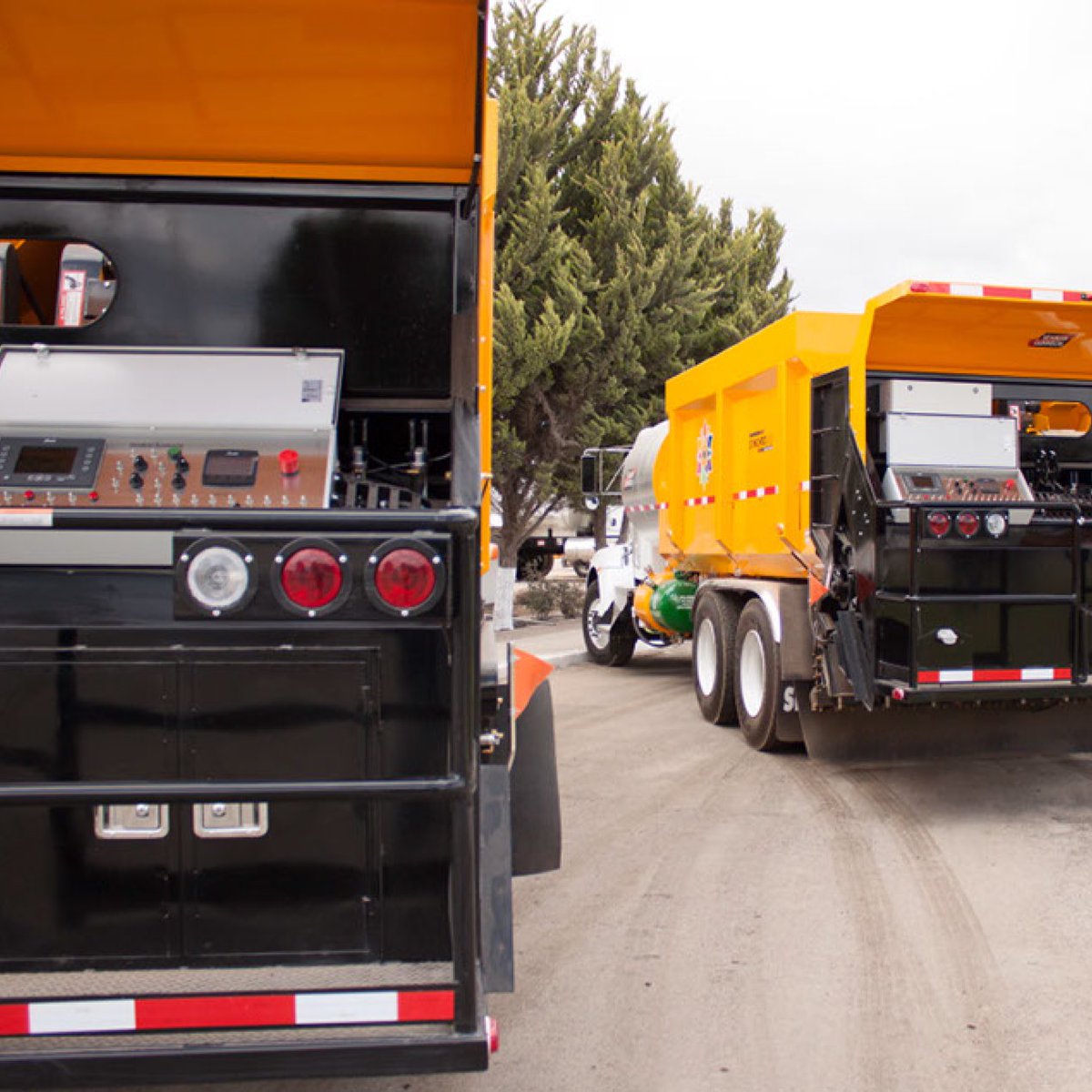 SgmMaquinaria's tweet photo. ¡Conoce el Esparcidor de Sello Sincronizado! 🚧

📲01 800 715 1863

https://t.co/124ELwcLwo

#construction #construccion #constructionlife #synchronizedchipspreader #riego #esparcidoresincronizado #riegodesello #paving https://t.co/lv27DSUi5G