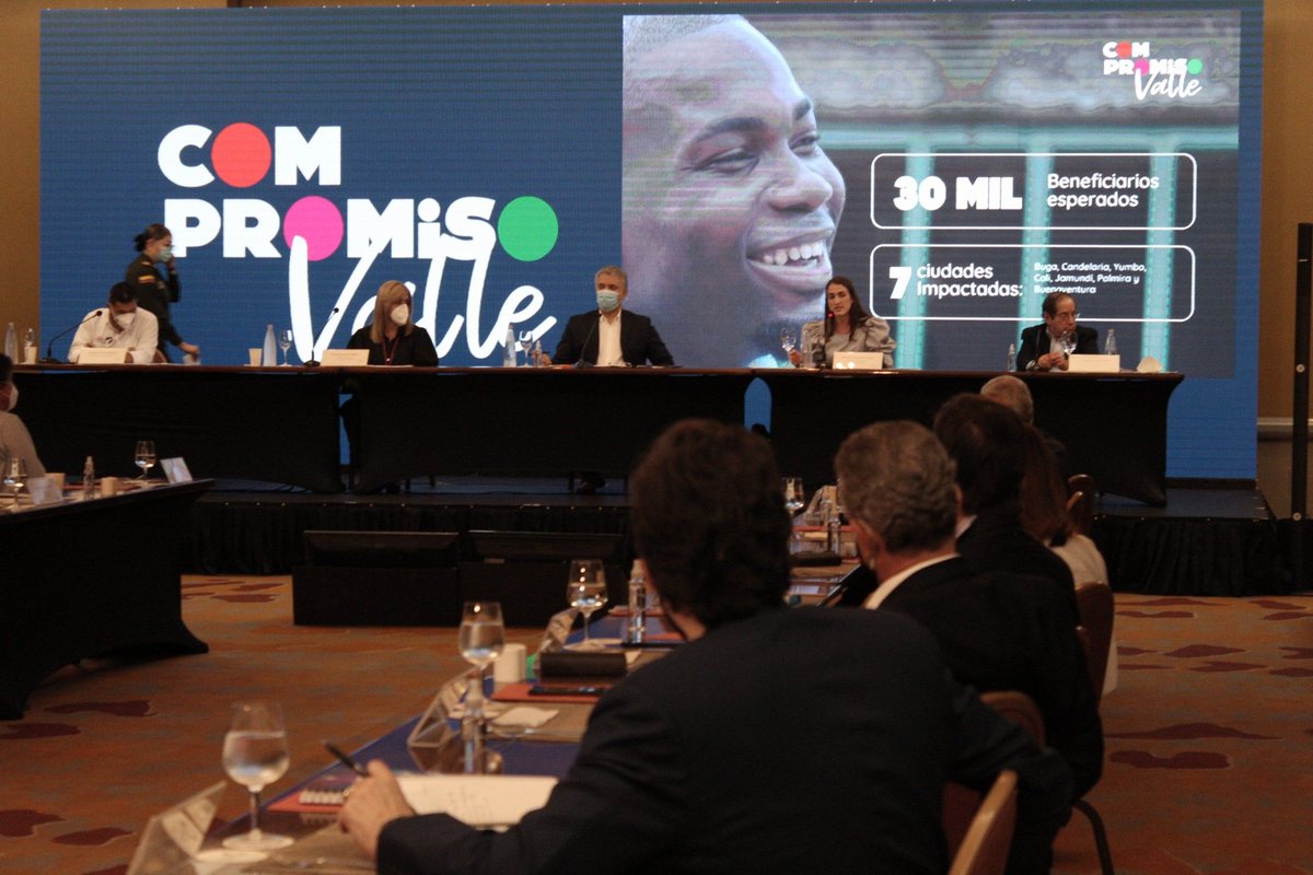 En nuestro Consejo Fundacional presentamos #CompromisoValle al Presidente <a href="/IvanDuque/">Iván Duque 🇨🇴</a>. Gestores #AndiValle <a href="/camaracali/">Cámara Comercio Cali</a> <a href="/comfandi/">Comfandi</a> <a href="/ProPacificoOrg/">ProPacífico</a> <a href="/UAV_Valle/">Unidad de Acción Vallecaucana</a>, planteamos esta propuesta que se suma a las acciones del Gobierno para transformar vidas de los más vulnerables en la región