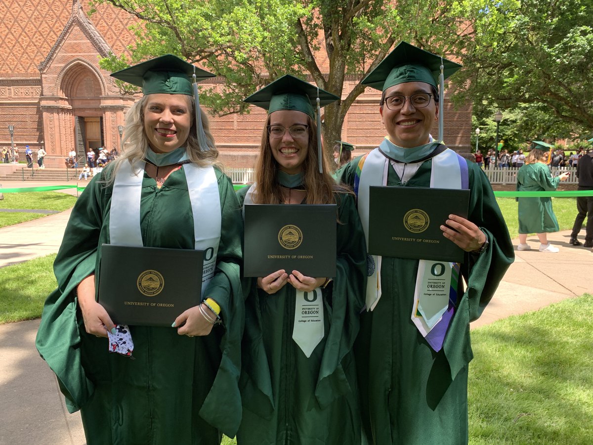uoregon's tweet photo. A few more ... #TBT #DuckGrad21 https://t.co/D7MoOIctAB