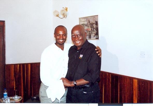 AndrewMwenda's tweet image. Former Zambian President Kenneth Kaunda had a level of humility that still baffles me - so great and yet so simple and humble. When I hosted him on Andrew Mwenda Live show on KFM in 2001, some Ugandans who called into the show and spoke to him live shed tears of joy. RIP!