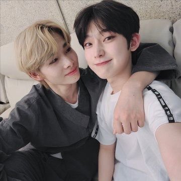 tefjun's tweet photo. Niki y Sunoo tienen la amistad más beautiful del mundo, ambos son tan gorgeous 🥺 brillen siempre juntos 🤍 https://t.co/pzSuud6vsA