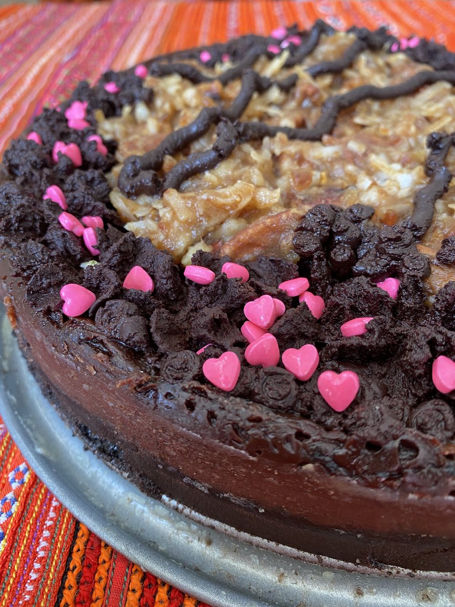 LeafStoneVegan's tweet photo. 🌴🍫  German Chocolate Cheesecake (~20mg THC // per slice)
🔋 Charged w/ Pink Quartz &amp; Amethyst 
⚡️ Heart Chakra: Boosting unconditional love, gentleness and calm
🌱 Always 100% Vegan

IG: @_LeafStoneVegan
Twitter: @LeafStoneVegan 
Chef: @elliottfraser https://t.co/zr2ME2TKiW