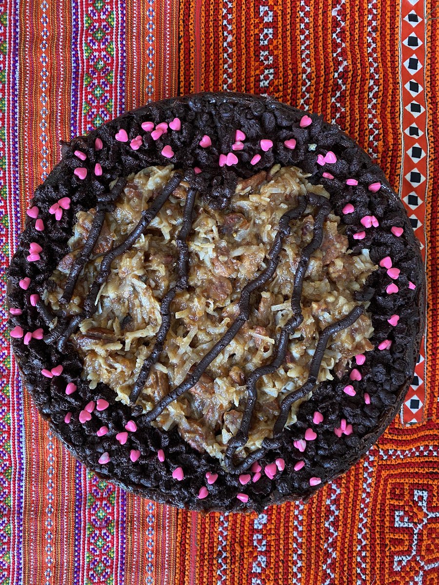 LeafStoneVegan's tweet photo. 🌴🍫  German Chocolate Cheesecake (~20mg THC // per slice)
🔋 Charged w/ Pink Quartz &amp; Amethyst 
⚡️ Heart Chakra: Boosting unconditional love, gentleness and calm
🌱 Always 100% Vegan

IG: @_LeafStoneVegan
Twitter: @LeafStoneVegan 
Chef: @elliottfraser https://t.co/zr2ME2TKiW