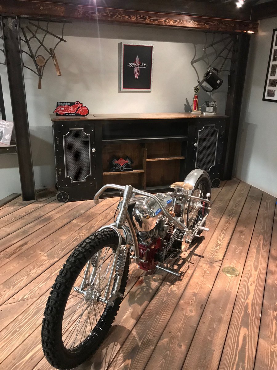 llc_trc's tweet photo. A mix of metal, leather and wood; @BcMetalworks and @BonnevilleCstm have created award-winning masterpieces any fabricator can appreciate. #ThrowbackThursday  

#CustomFabrication #Fabricators #Welders #Welding #Weld #Stairs #Framing #MiscellaneousSteel #StructuralSteel https://t.co/JAAryy0ps1