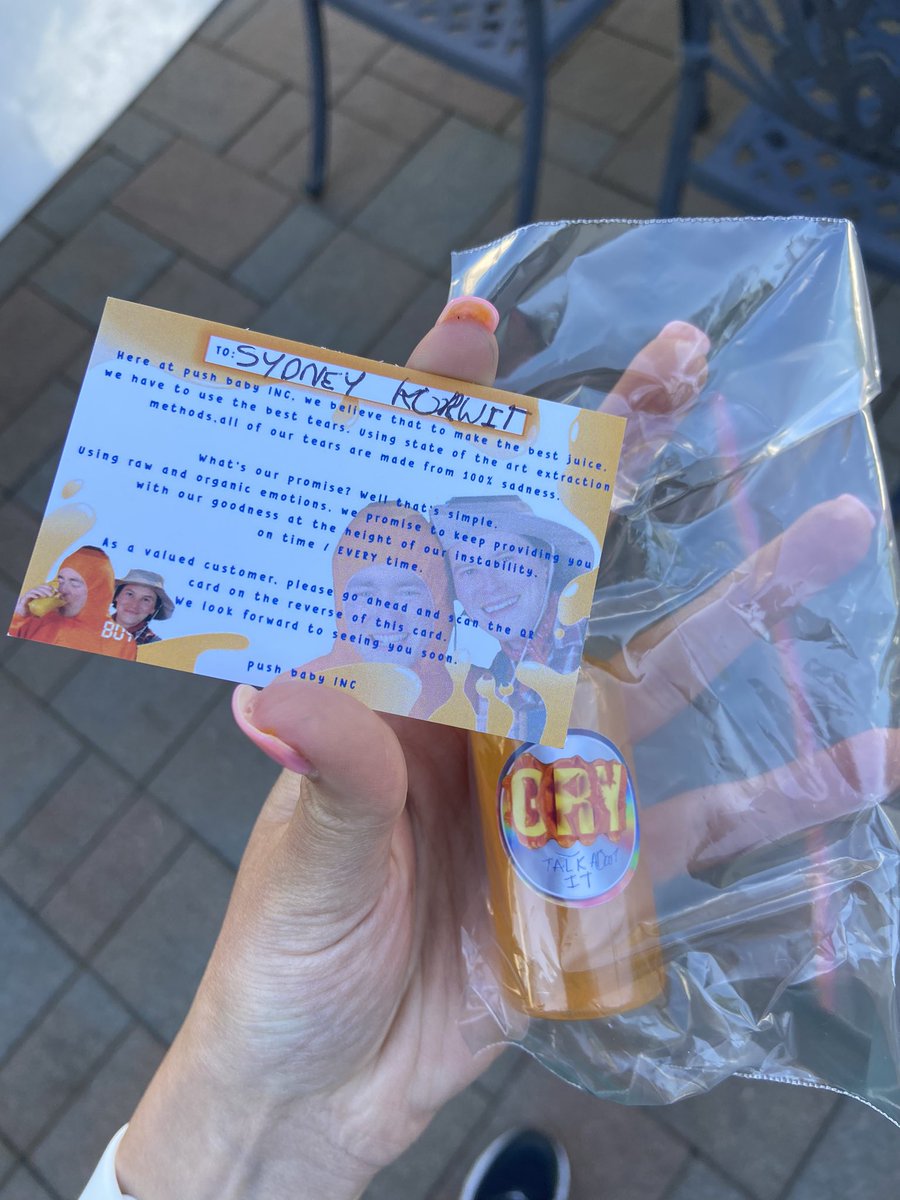 SydneyRose97's tweet photo. Surprise delivery from my fave duo. 12/10 business card, living for that watermark https://t.co/njgyFVgcH3