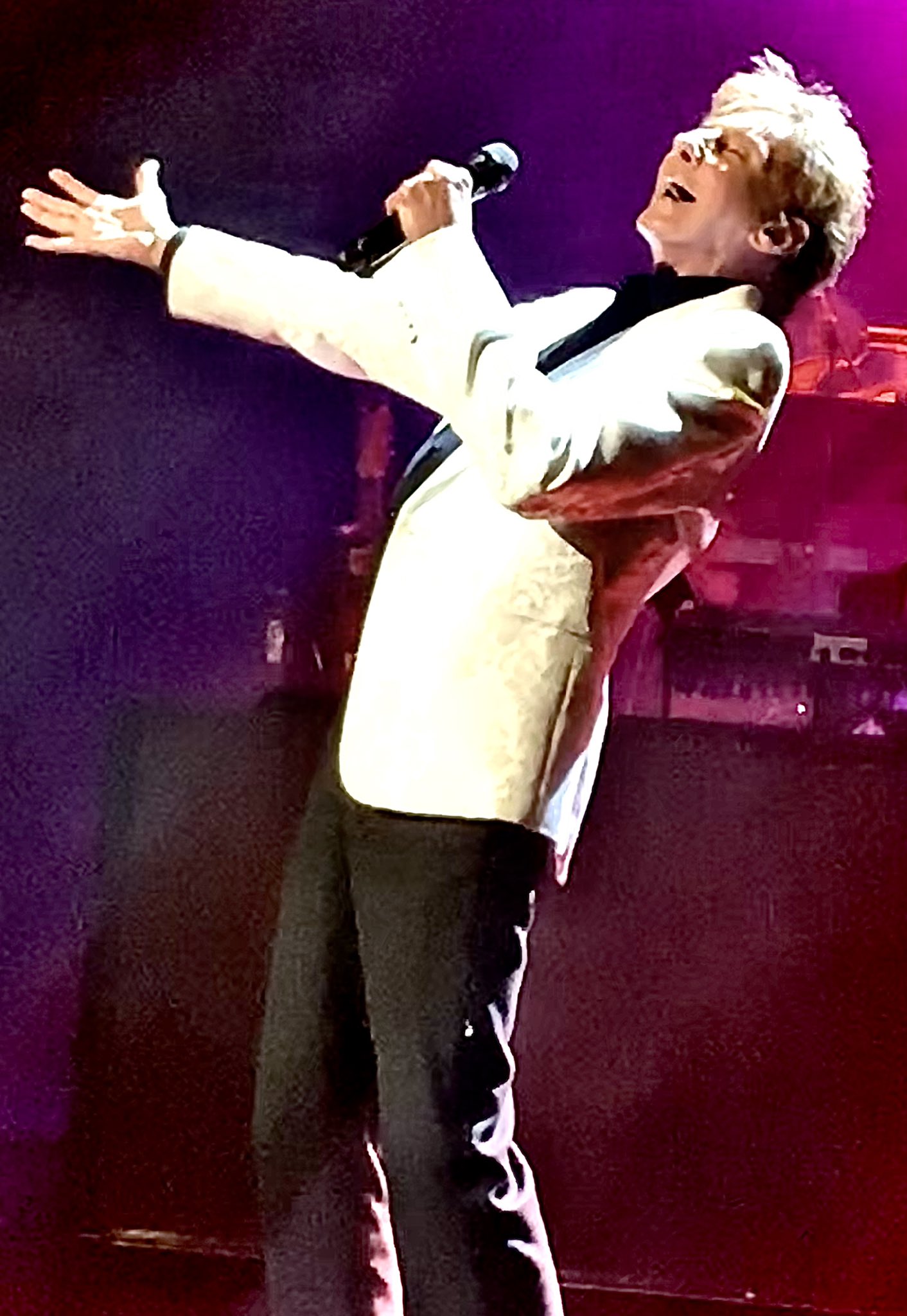 hey westgate see you in oct and happy birthday to our favorite entertainer Barry Manilow 