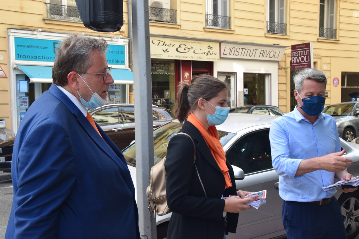 AliceBernard06's tweet photo. 🧡 Formidable soutien de notre député @MoDem Monsieur @PhilippeMichelK sur le terrain toute l'après-midi à #Nice06 en cette avant veille d'élection. C'est un honneur et une jolie touche pour l'aboutissement de notre travail ces dernières semaines ds le canton de #Nice-1. Merci ! https://t.co/W9zrqXz4Zn