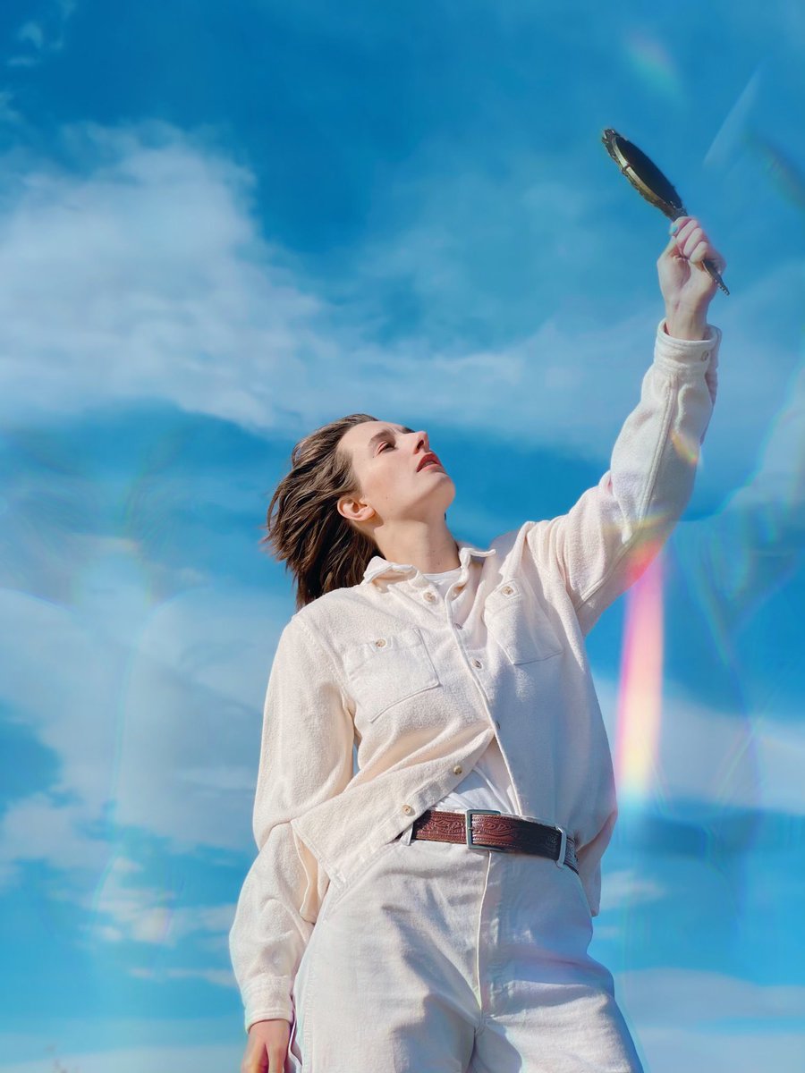 The universe is your mirror✨🪞. Grateful for the love and shares y’all have been showing us on “Once More For The Ocean”! We love the water &amp; we love music, stare at the sun today if you must ☀️. ffm.to/oncemoreforthe…

📸 <a href="/MichelleMKwong/">Michelle Kwong</a>