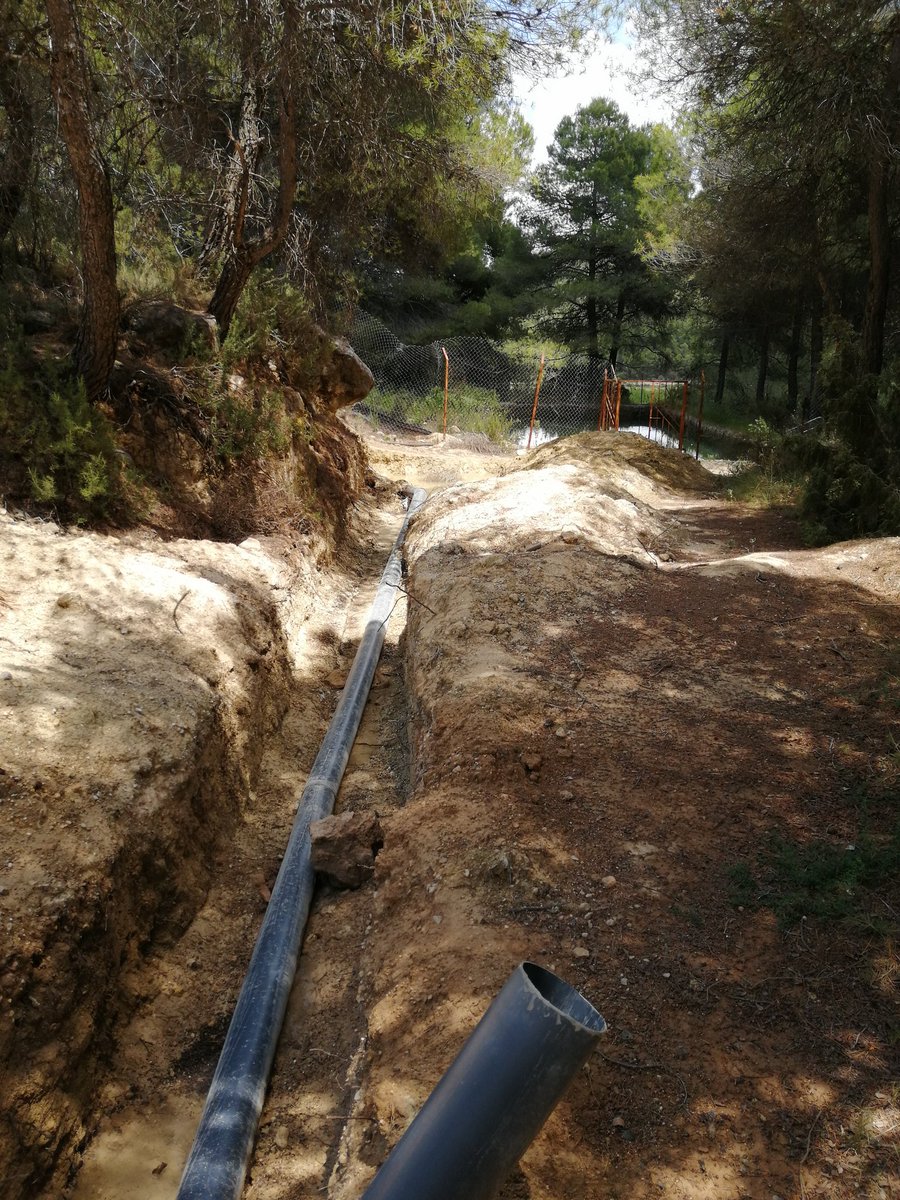 Si captamos un manantial en una arqueta, y la entubamos hasta una balsa vallada, no le damos ninguna oportunidad a la fauna <a href="/ahe/">Antoine H</a> <a href="/SEO_BirdLife/">SEO/BirdLife</a> <a href="/SECEM_/">SECEM</a> <a href="/Cirefluvial/">Centro Ibérico de Restauración Fluvial - CIREF</a> <a href="/Defensa_Fuentes/">Plataforma en Defensa de las Fuentes</a>