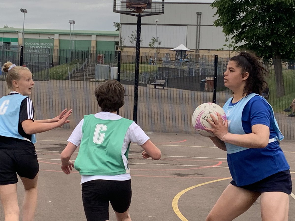 Lovely to see so many girls back on the court this evening! A great friendly with @ClubUsk Thanks to Mandy for organising!