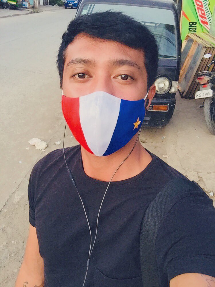 Mask by Dino Lloren ❤️💙💛

#FFF #FashionFilipinoFriday #PFC #PhilippineFashionCoalition #FashionforHealing #BuyFilipino #BeLoyaltoLocal #DinoLloren #WrapCebu