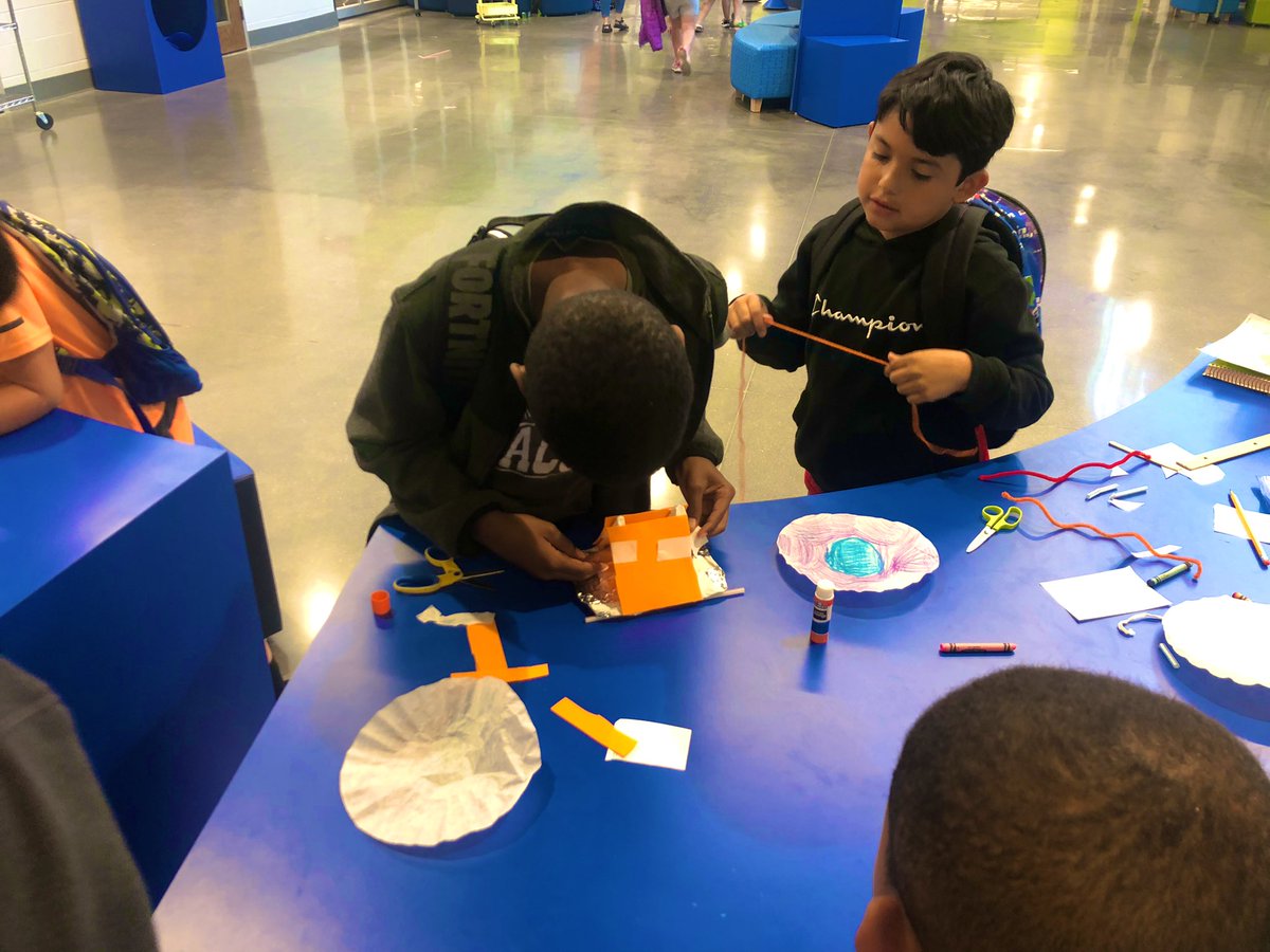 MCMS_Ellis's tweet photo. Students loved working in mixed grade level teams (K-5) to design and build sailboats using household materials! The final test was to see whether their boats would float AND sail. All teams were successful. We celebrated their hard work with popsicles! #IL3 #MCMS https://t.co/JaSCuDJwbl