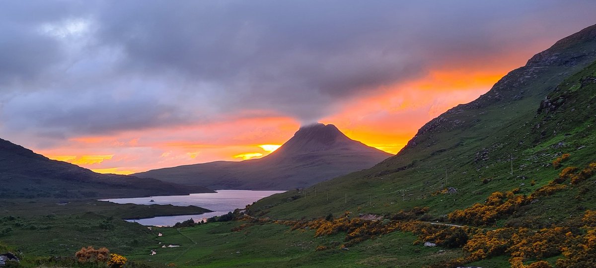 @natasharadio @BBCRadioScot Listening tonight from Assynt, Achiltibuie to be precise. Stac Pollaidh looks like it erupted #sunsetspectacular