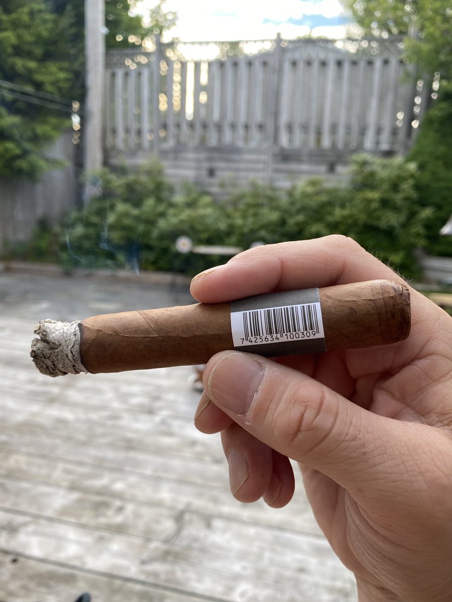 RodZdebiak's tweet image. Smoking the SKU by Barcode Cigar Company #plainpackaging