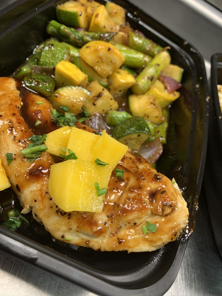 Chef_Romance's tweet photo. #mealpreps #healtheats #chefcory #Nofastfood #eatlikeachamp #sportseats #differentcultures https://t.co/XGNmuevL52