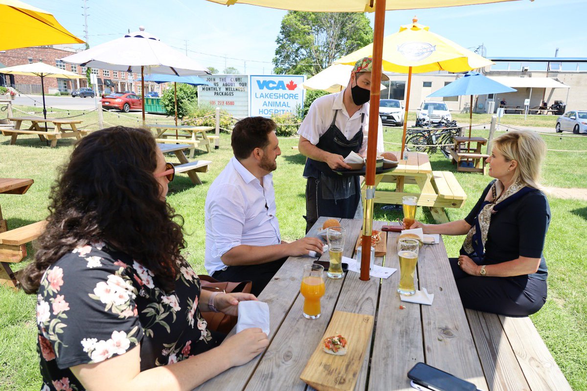 BonnieCrombie's tweet photo. Cheers to #OntarioCraftBeerWeek!🍻
Had a wonderful afternoon at @StonehookerBeer. Proud to show my support to one of our city's craft breweries this week, while enjoying a delicious pint & lunch on their patio. Help our local businesses recover by buying #MississaugaMade. https://t.co/I64m6KRfEG