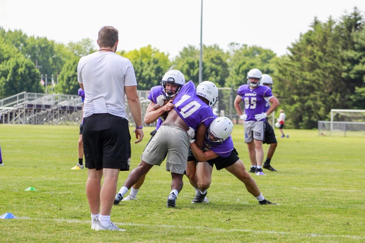 ONAZFootball's tweet photo. We can’t wait to have the whole #FAMiLY back on campus this fall! #GoldHabits ↗️ #GoldStandard #CarryRocks https://t.co/CmWIwEIR38