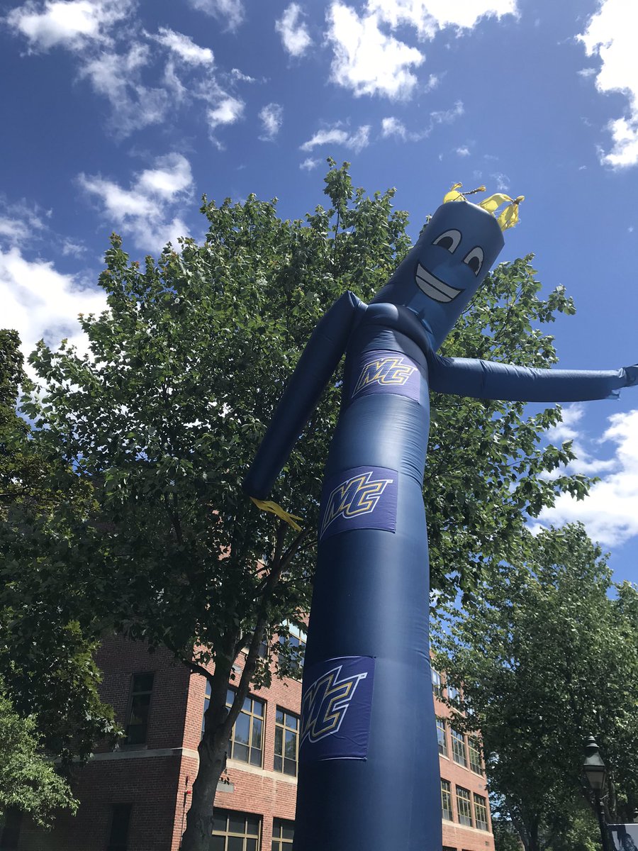 MerrimackASC's tweet photo. We love Orientation! VP &amp; Dean of Student Outcomes and Success Dr. Ellard gets excited about fall course schedules, Associate Dean Diane Shaw gets real with families about supporting their students, and our advisors answer questions. Looking forward to more fun next week! 😎 https://t.co/rUibptP1wg
