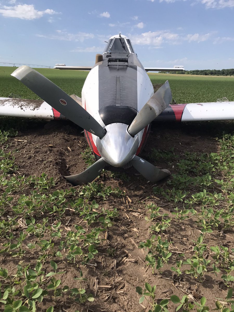 twardo31's tweet photo. Glad he walked away . Crop Duster pilots have my respect https://t.co/CEoIddpGVj