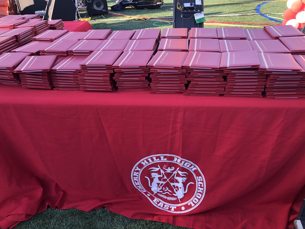 MelocheJoe's tweet photo. The HS East graduation ceremony will begin at 7pm! An absolutely beautiful evening for commencement! Join us on the livestream!! Congratulations Class of 2021!! Go Cougars!!
https://t.co/pn7gjqH6Id https://t.co/EbxibBFw0V