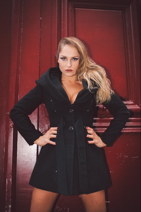 Hey, everyone!  Short notice, but I'm filming with the one-and-only @AnastaxiaDomina on Sunday!   We
