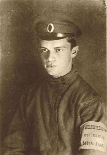 Кютинен Даниил Иванович — пекарь блокадного Ленинграда, умерший от истощения 3 февраля 1942 г. в возрасте 59 лет прямо на работе. Умер, но не съел ни грамма выпекаемого хлеба. Похоронен на Шуваловском кладбище. Внесен в книгу памяти блокады Ленинграда
Настоящий герой!