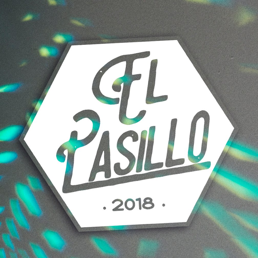elpasillomaya's tweet photo. ¿Extrañaron nuestros jueves? ¡Hoy vuelve el perreo del #Pasillo! Te vemos esta noche 🌴💥. https://t.co/oia41L93Fv
