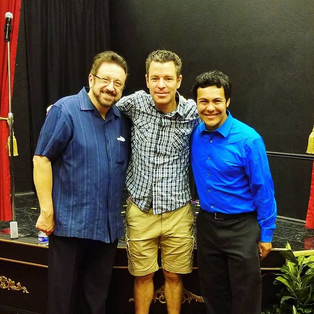 TheSegalMagic's tweet photo. Another #ThrowbackThursday for when I got to open for @ericbussmagic at Cal Magic. So fun getting to stumble upon old photos like this. Looking forward to taking the stage there once again!
#FISM #magic #calmagic #magicmaker #throwback #tbt #magic #MemoryLane #SegalMagic https://t.co/mk5EcTcjDU