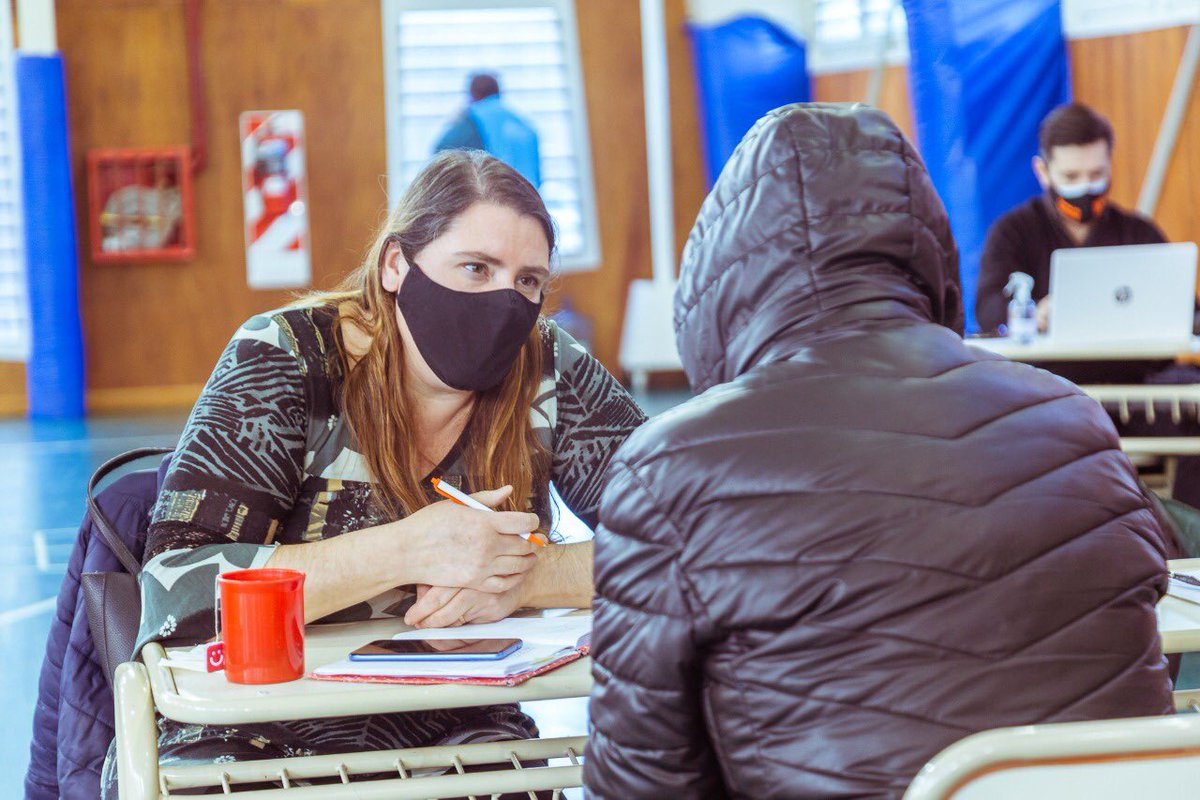 🇦🇷SE REALIZÓ UN NUEVO OPERATIVO DE “EL GOBIERNO EN TU BARRIO”
 
Junto a dependencias representantes del Gobierno Nacional en la provincia, llevamos adelante un nuevo operativo “El Gobierno en tu Barrio”  en la Escuela Nº 47, en el Andorra de Ushuaia.