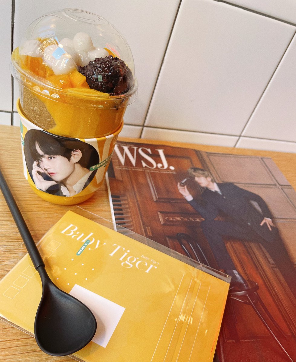 BTSMicasaOT7's tweet photo. I definitely have very good memories in New York!!! This event in @JellChill is so good!!

Thank you so much @RULER_V for this!!
Kim Taehyung ,we love you 💜💜💜!! https://t.co/Ykoyy8OrUm