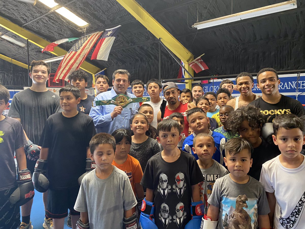 Thank you <a href="/WBCcaresWBC/">WBC Cares</a> <a href="/jilldiamondWBC/">jill diamond</a> <a href="/wbcmoro/">Mauricio Sulaiman</a> for always being there for the youth

<a href="/RockyJuarezBox/">Rocky Juarez</a> gym

#YoungChamps #Boxeo #Boxing #JuneTeenth2021 #FreedomBelt #CharloMontiel