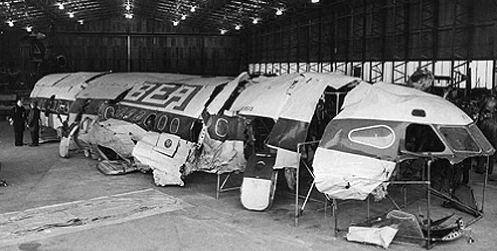 OnDisasters's tweet image. #OTD in 1972: BEA Flight 548, a Trident, crashes in Staines (England). All 118 aboard die, worst air disaster in UK. After takeoff, lift devices were prematurely retracted, inducing a superstall and loss of control. Factors: crew actions, F/O inexperience, Captain´s heart issues.