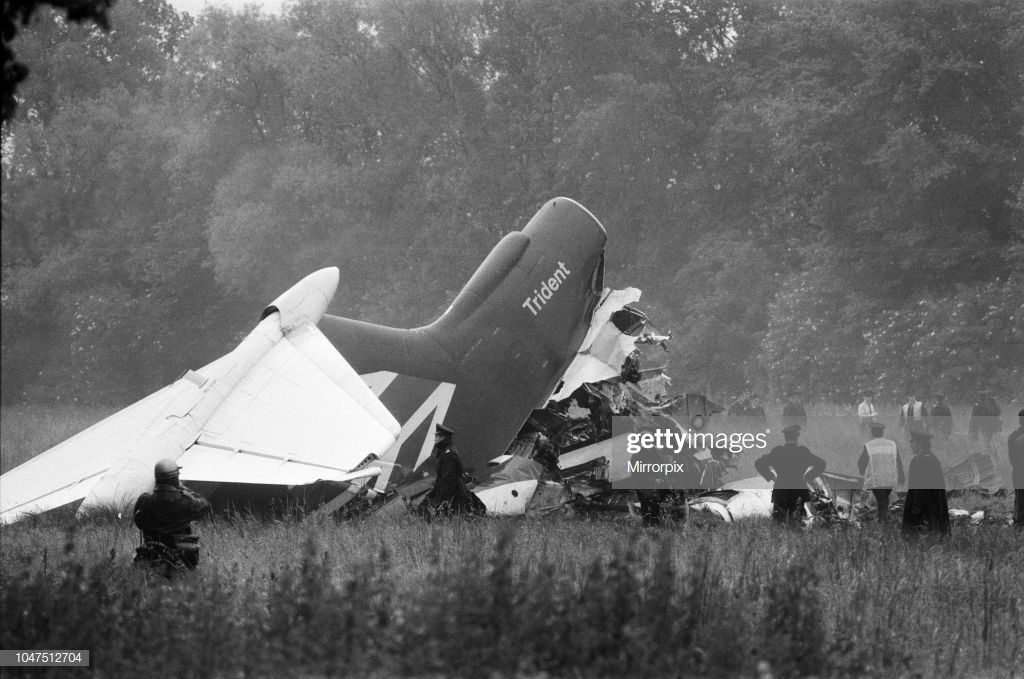 OnDisasters's tweet image. #OTD in 1972: BEA Flight 548, a Trident, crashes in Staines (England). All 118 aboard die, worst air disaster in UK. After takeoff, lift devices were prematurely retracted, inducing a superstall and loss of control. Factors: crew actions, F/O inexperience, Captain´s heart issues.