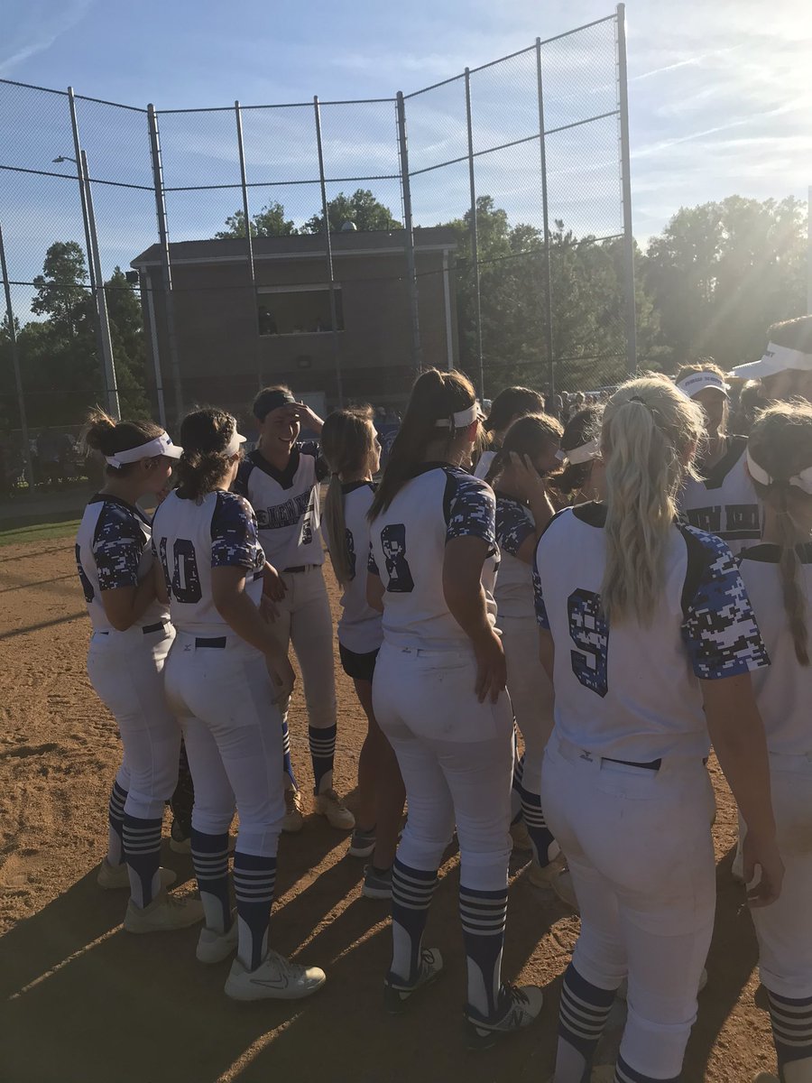 NewKentStrong's tweet photo. @NewKentStrong @NewKentSoftball 2021 Region 3A Champions https://t.co/OUKXCvBiBL