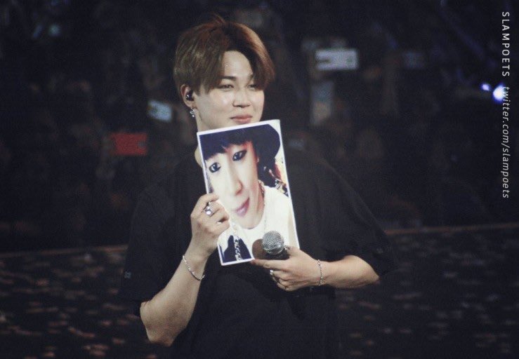 NoAbsNoLIfe's tweet photo. 아 진짜ㅠ 이게 합성이 아니라는게 너무 웃기고 귀여운데 복숭아같은 예쁜 얼굴에 눈물이 흐르고...지민군 오늘 하루 널 놀리는걸 허락해줘
#매력있나_8주년_축하해 https://t.co/CDme0AhyEv