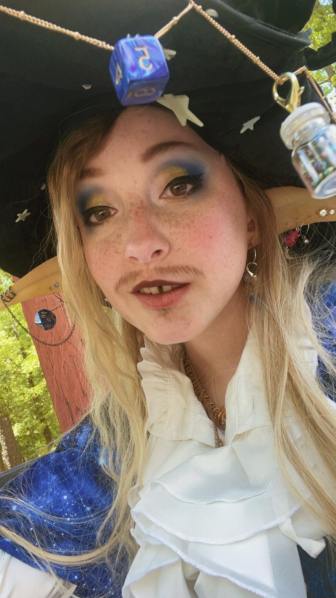 voidbee_'s tweet photo. “ꫝꪖᥴꫝ𝓲 ꪑꪖᥴꫝ𝓲...“

i cosplayed Taako Taaco to renfaire this year !!! much excite much excite

Taako is voiced by @JustinMcElroy on @TheZoneCast , specifically TAZ:Balance !

#thezonecast #taakocosplay #theadventurezone https://t.co/dYbeklQVl7