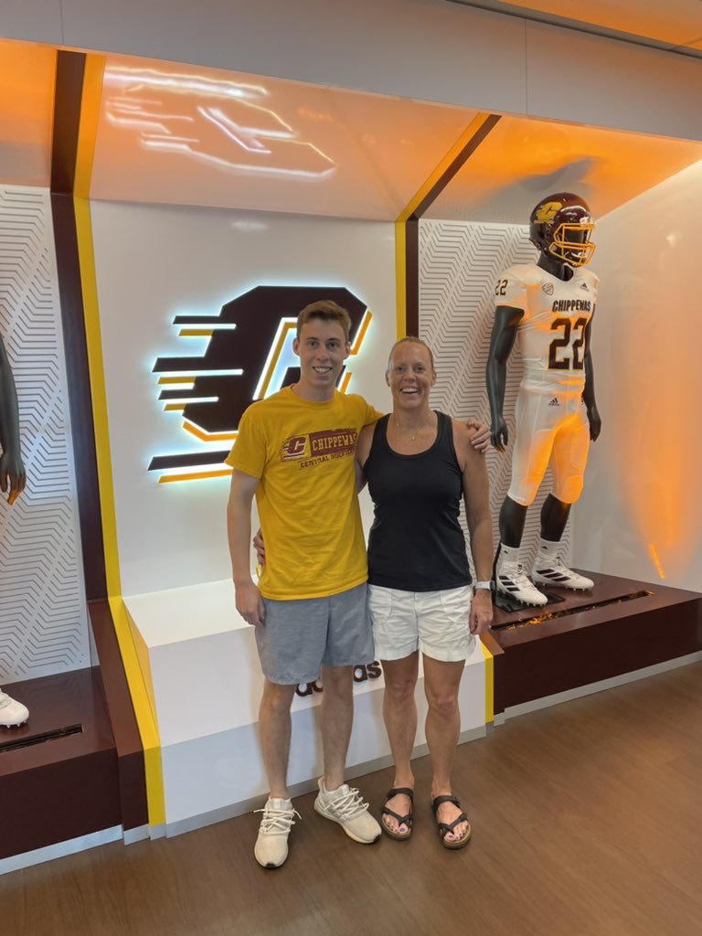 peluso_ryan's tweet photo. Getting familiar with my new home. Thank you @CoachMurphy87 for having us up! #FireUp https://t.co/2y0PP2zViy