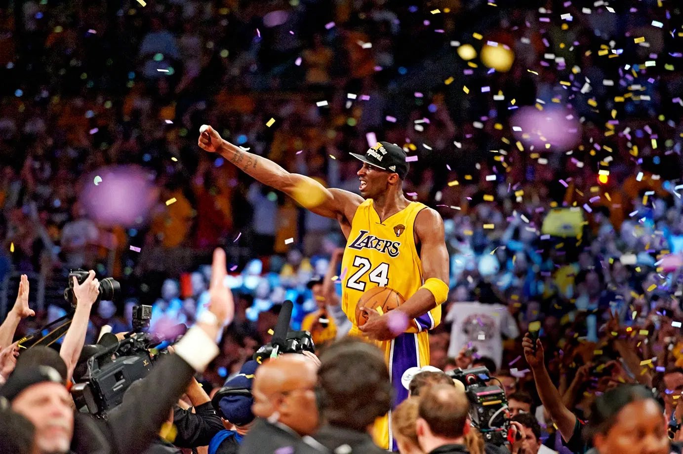 Kobe celebrates his 5th ring FOLLOW FOR MORE NBA