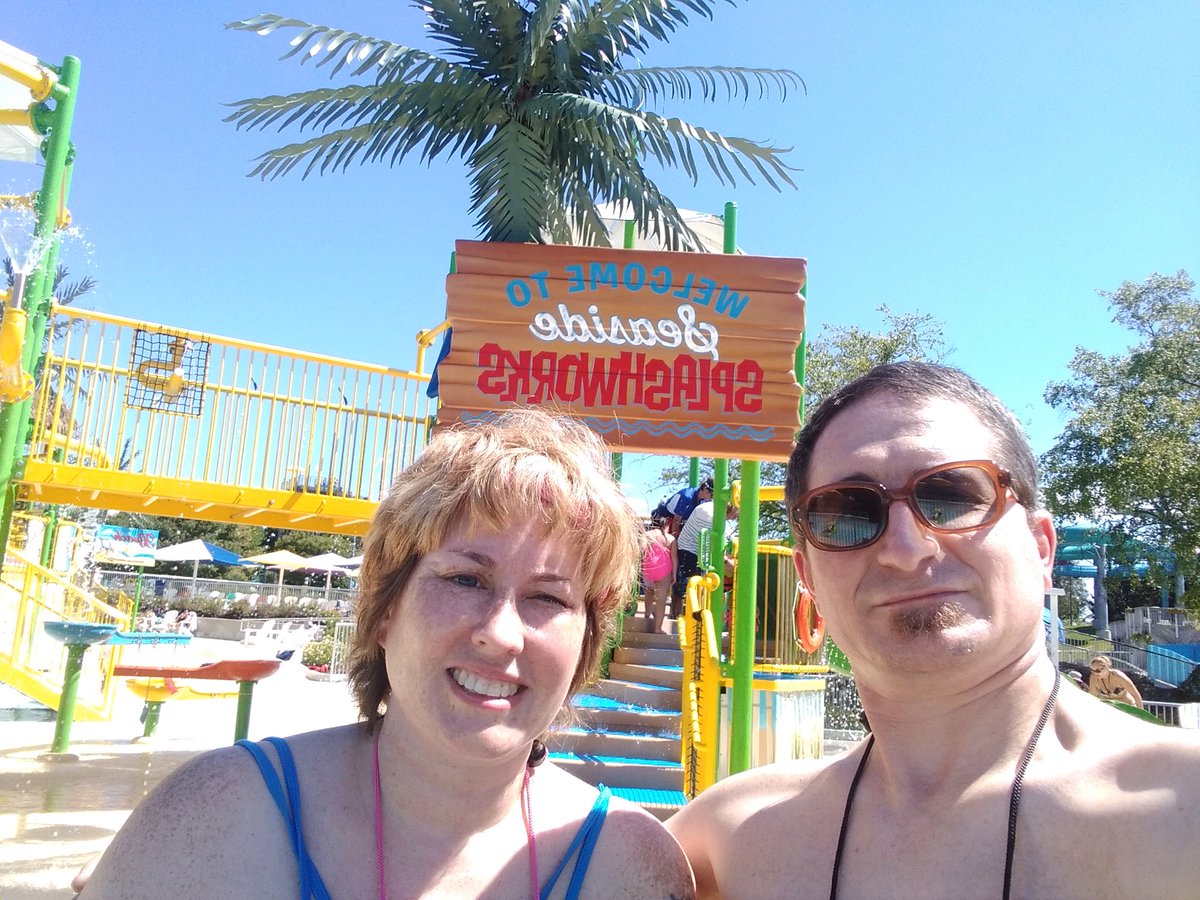mileycfan4eva's tweet photo. Fun in sun with my p.i.c @HollyM686 at @DorneyParkPR it was great to be back we missed Wildwater so much last year. #DPBestDay #DorneyPark https://t.co/uYg9fV20w4