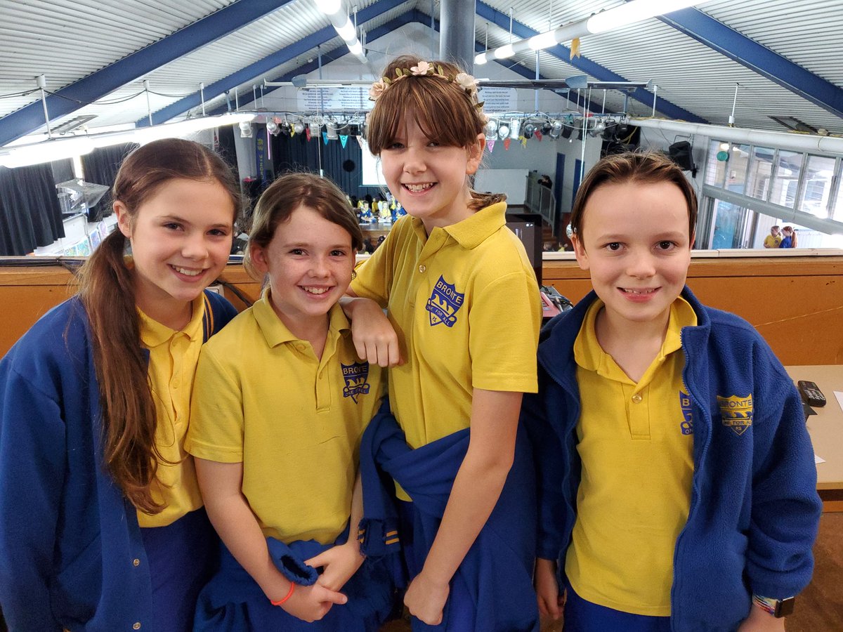 The Sound & Lighting legends making school assemblies run flawlessly. Great job!!

#schoolassembly #education #soundlighting #teamwork @NSWEducation