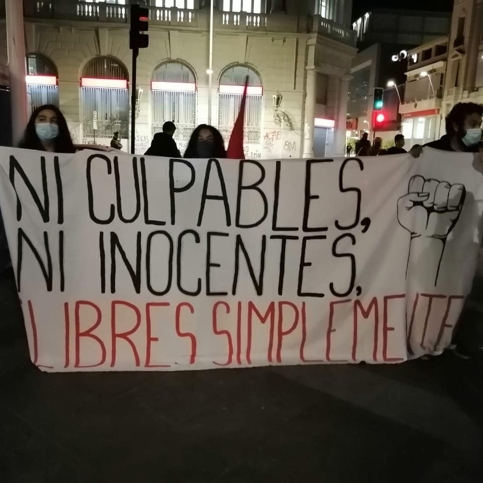 Hoy en la plaza Colón de Antofagasta, en la convocatoria nacional por la libertad de los presos de la revuelta popular
#LibertadALxsPresxsPoliticxs ✊🏻🔥