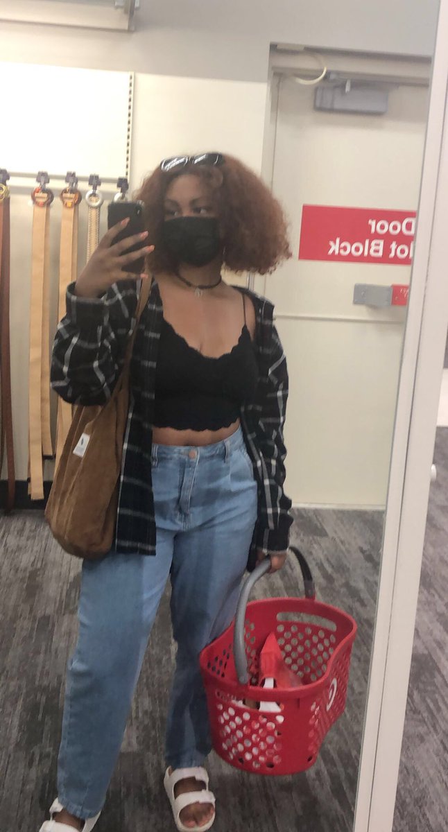R_Bebe0's tweet photo. Wow it’s that time already😭 hey y’all I’m Ruth and a 3rd year majoring in psychology. Welcome class of #vt25 can’t wait to meet you all 🥰#vtfollowtrain #vt23 https://t.co/be7kZVYFe9